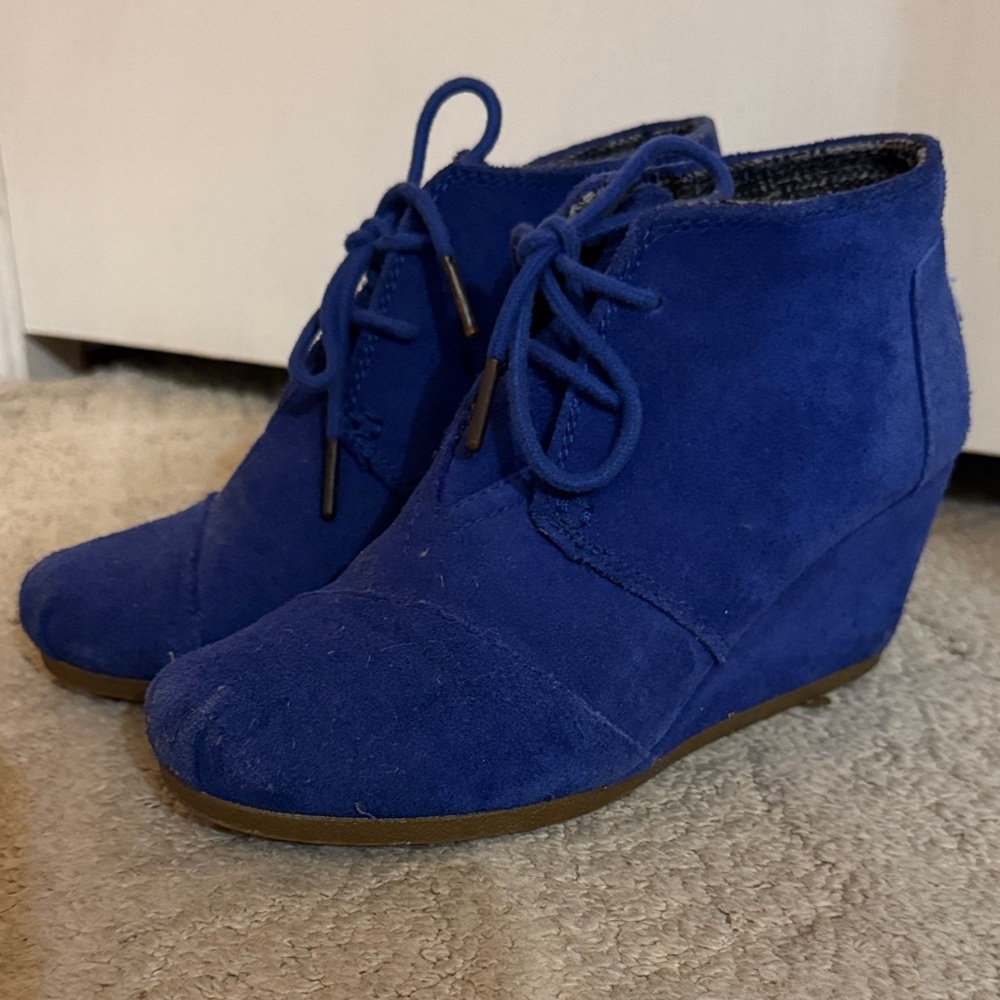Toms Blue Suede Women's Wedge Ankle Booties - showstopping color